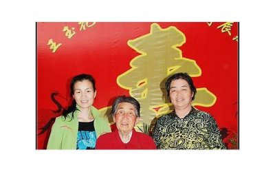 ​超正三观!安徽母女高铁“一等座”引全网热议