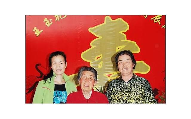 超正三观!安徽母女高铁“一等座”引全网热议 超正三观!安徽母女高铁“一等座”引全网热议