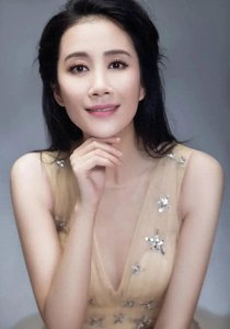 ​温峥嵘：以坚忍与才华绽放的演艺之花。