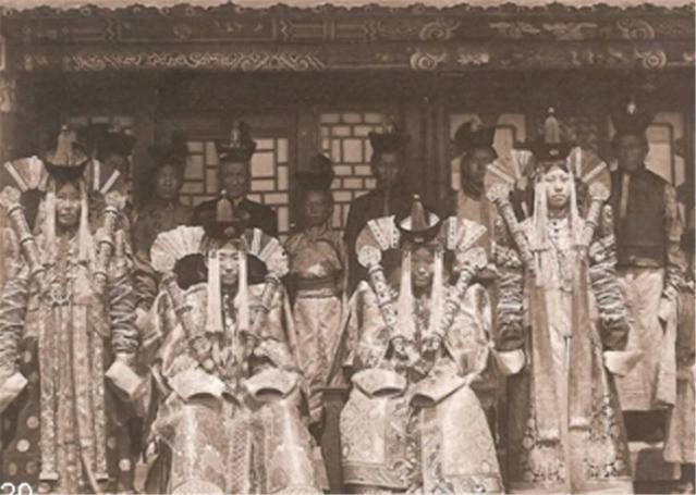 珍贵的蒙古族老照片，图1的男人造型犀利，图6让人欣赏不来