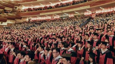 ​人间世2·浪潮丨《人间世》有幸纪录这一切，向医生致敬