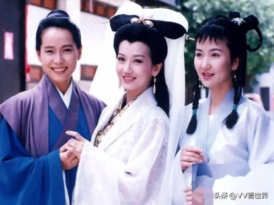 ​69岁赵雅芝对比60岁叶童，自然老去和医美老去的差距一目了然