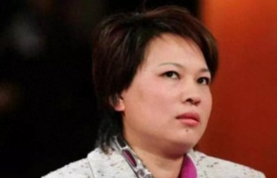 ​浙江女首富周晓光：40年白手起家赚数百亿，却用半年倒欠200亿