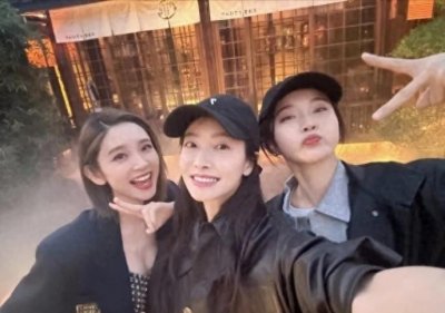 ​宋茜唐艺昕张佳宁合体！闺蜜局穿搭杀疯