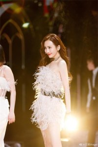 ​王鸥羽毛接发直言伤头发，佟丽娅接发后不认识自己了