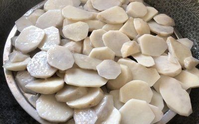 ​芋头新做法，简单又好吃，口感细腻绵软，奶香味十足，孩子很爱吃