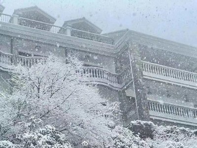 ​浙江好多地方已积雪，杭州主城区的雪今晚开始下，大年初一到初三还有雨雪