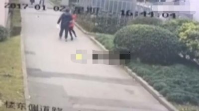 ​女研究生反驳男学霸观点被尾随暴打 网友：丢男人的脸