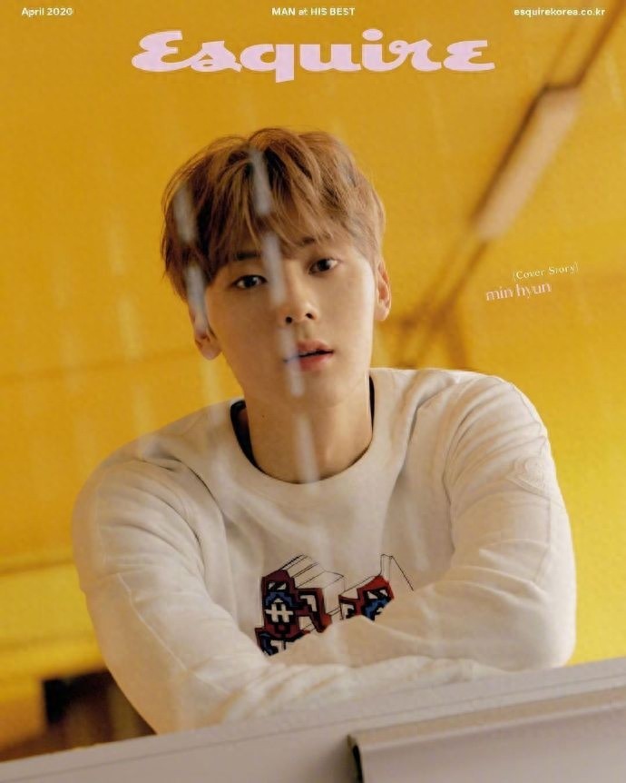 前WANNA ONE成员黄旼炫画报，简洁清新又时尚，为韩系少年心动