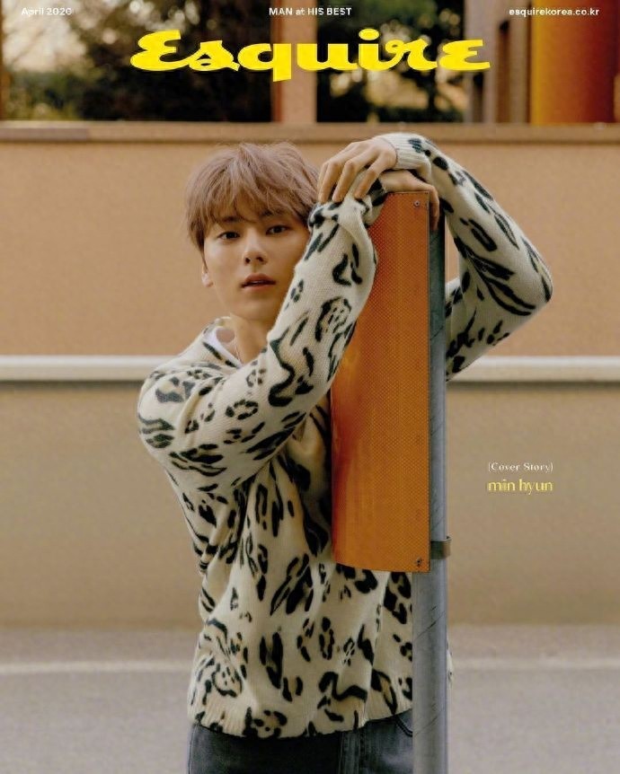 前WANNA ONE成员黄旼炫画报，简洁清新又时尚，为韩系少年心动