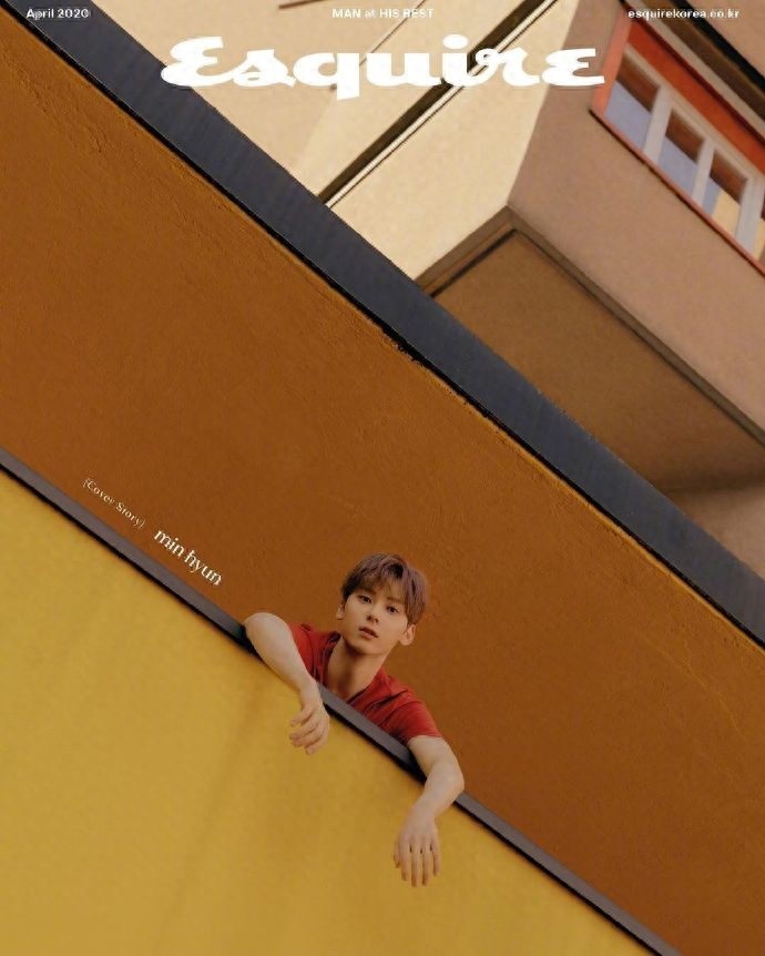 前WANNA ONE成员黄旼炫画报，简洁清新又时尚，为韩系少年心动