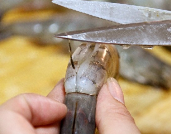 滋味美到心里，教您烹制酸甜可口的红焖大虾