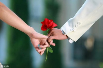 ​女生问男生15个问题（婚前必问的15个问题）